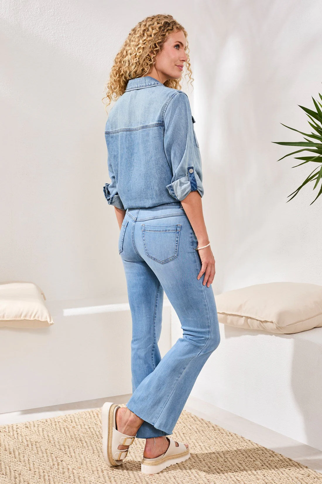 Audrey Hugging Flare Jeans - Image 6