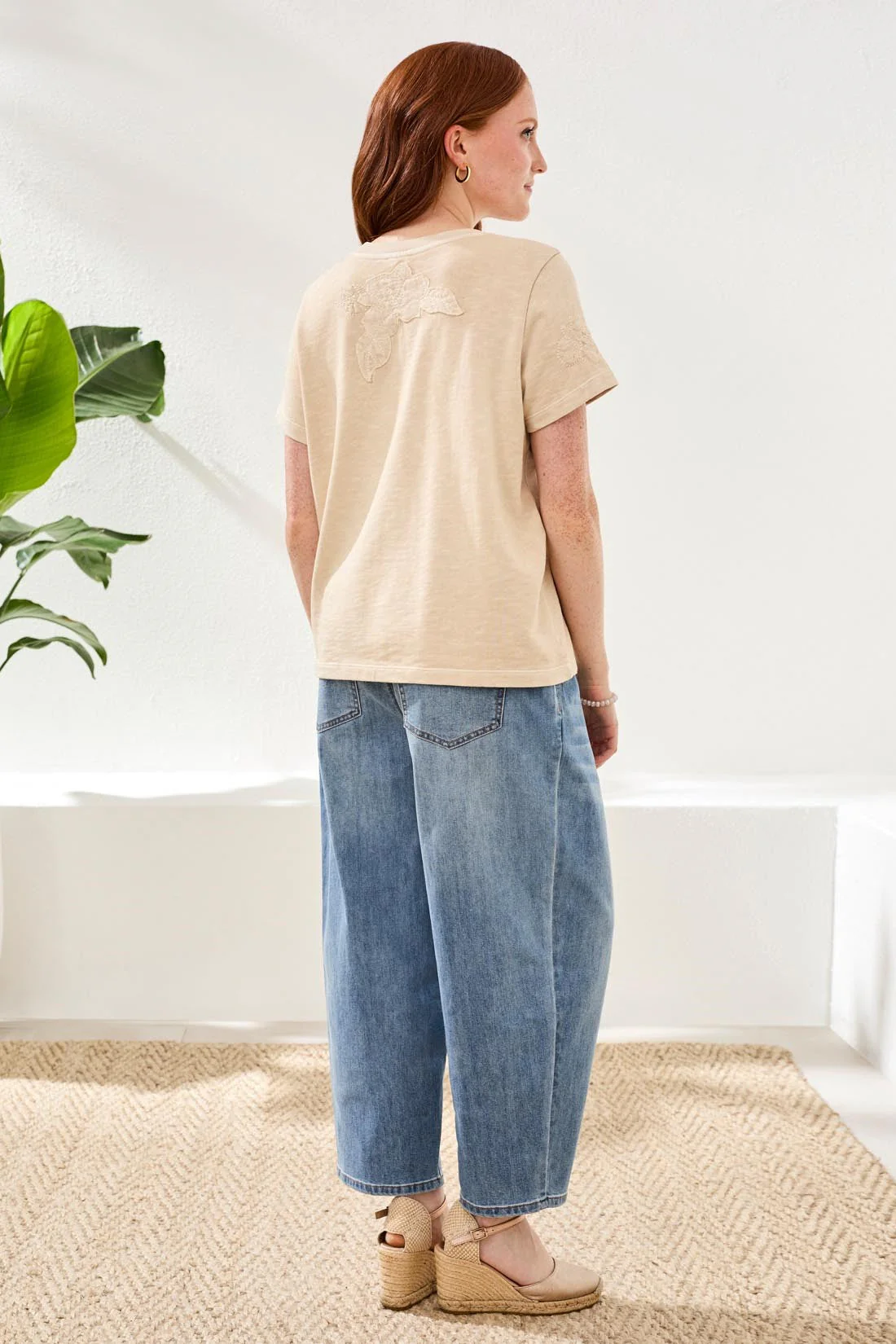 CREW NECK SHORT SLEEVE TEE WITH EMBROIDERED PATCHWORK - Image 4